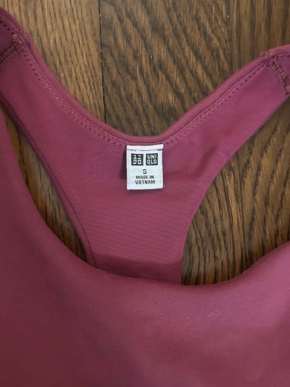 Uniqlo Racerback Padded Sports Bra in Raspberry - Picture 2 of 3